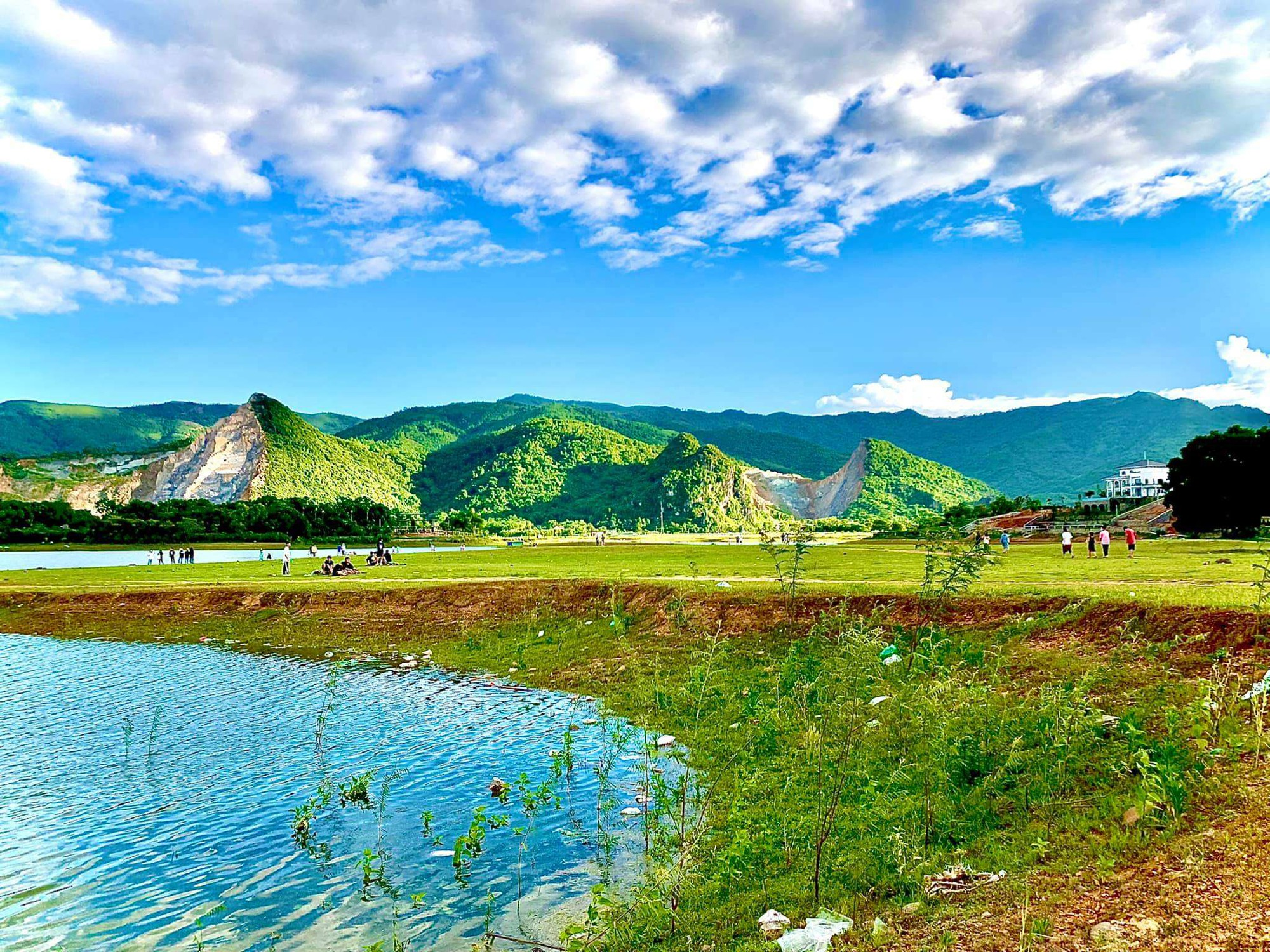 Hồ Suối Ong nằm tại xã Liên Sơn, huyện Lương Sơn, tỉnh Hòa Bình, (nay là xã Liên Sơn)