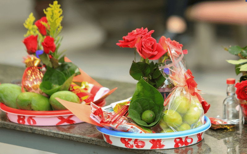 Lễ vật không cần cầu kỳ hay xa xỉ mà quan trọng là ở tấm lòng của người dâng hương (Nguồn: bchannel)