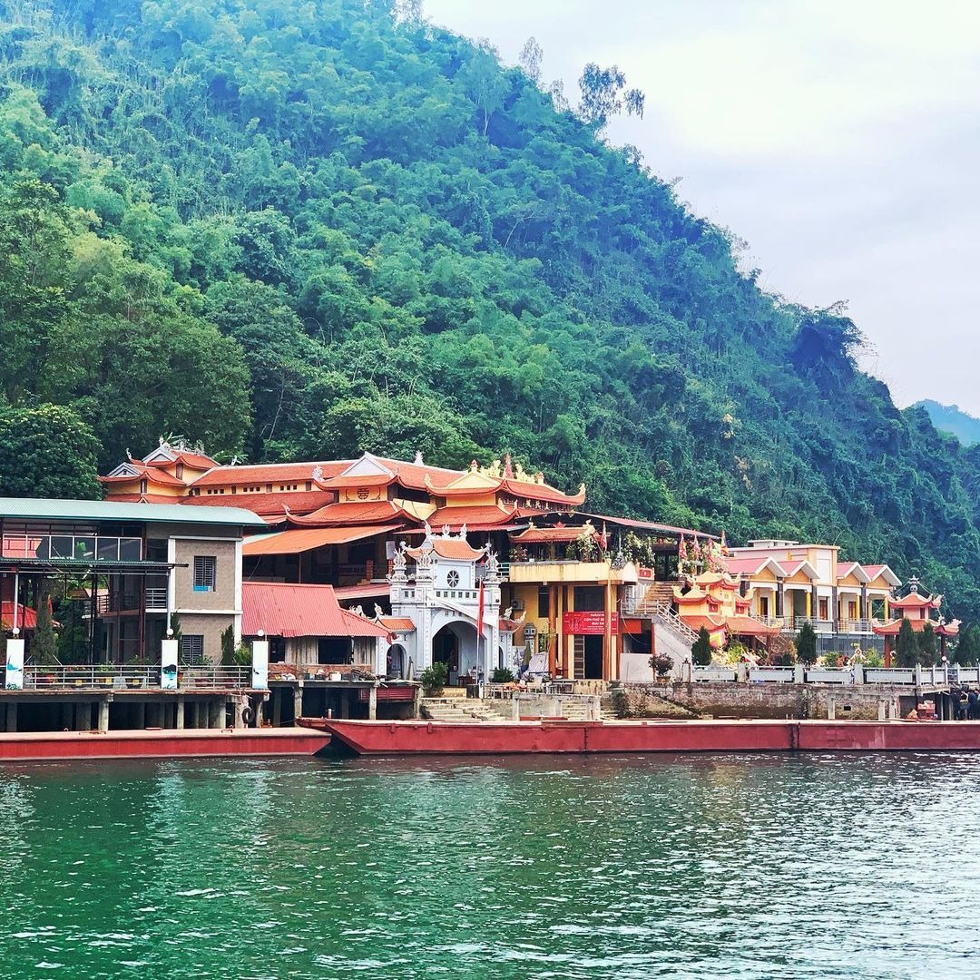 Hồ Hòa Bình - điểm du lịch đa dạng sinh thái