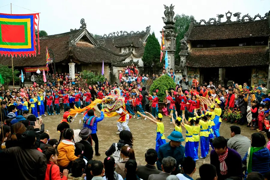 Lễ hội Làng cổ Hùng Lô