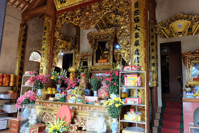 Bên trong Đền Bà Chúa Thượng Ngàn Tam Đảo