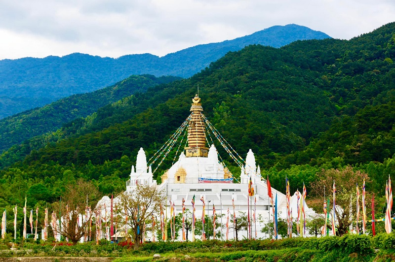 Chiêm bái Đại Bảo Tháp